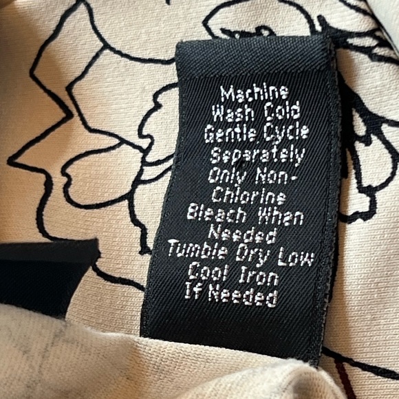 Apostrophe Stretch Floral Quarter Sleeve large top - Picture 5 of 7